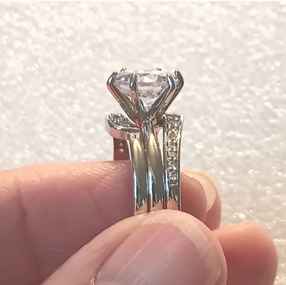 2pc.Set Halo Diamond Ring - Picture 7 of 17